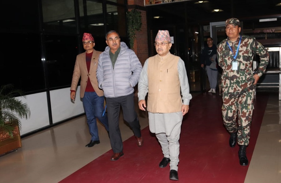 उपप्रधानमन्त्री खड्का स्वदेश फिर्ता